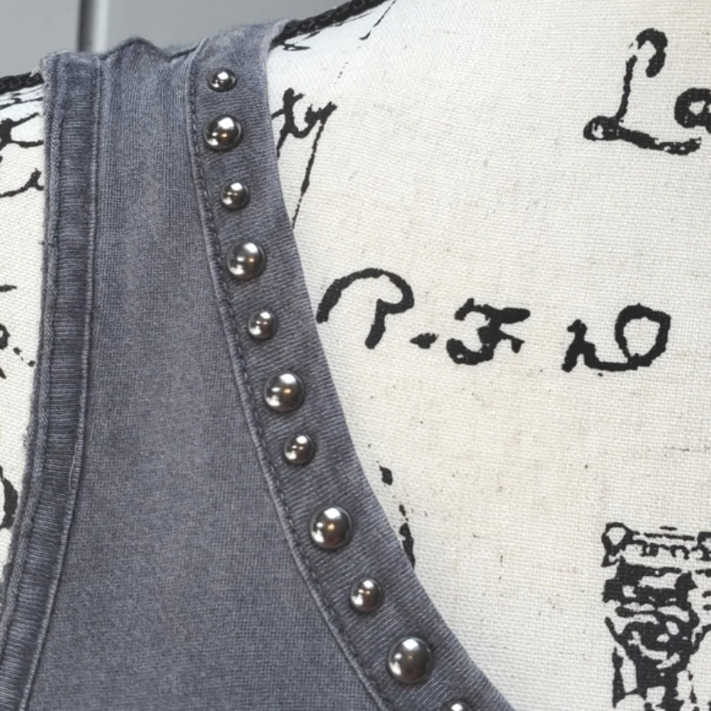 Rock & Republic Dark Gray Studded neck Asymmetrical hem tunic Top Sz.Medium - Picture 3 of 3